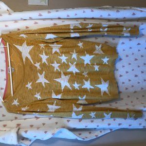 Oversized mustard yellow sweater with white stars